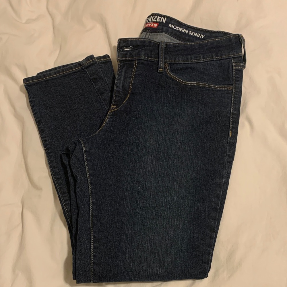 Levi’s Denizen Dark Wash Modern Skinny Jeans, size 6s